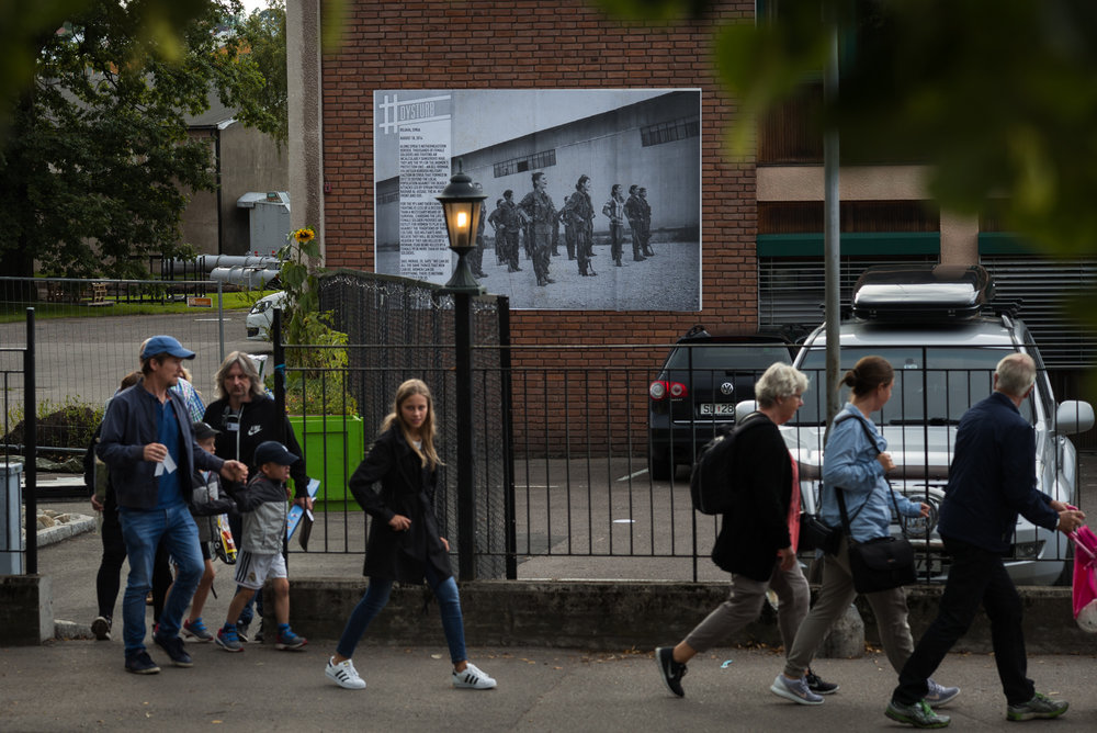 Poster på Horten Industripark med fotografi av Erin Trieb (Foto: Benjamin Petit/Dysturb)