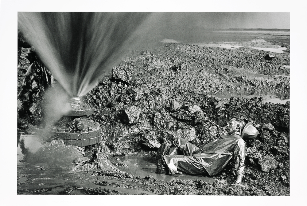 Sebastião Salgado, Oil Wells, Kuwait, 1991. Property of Preus museum collection.