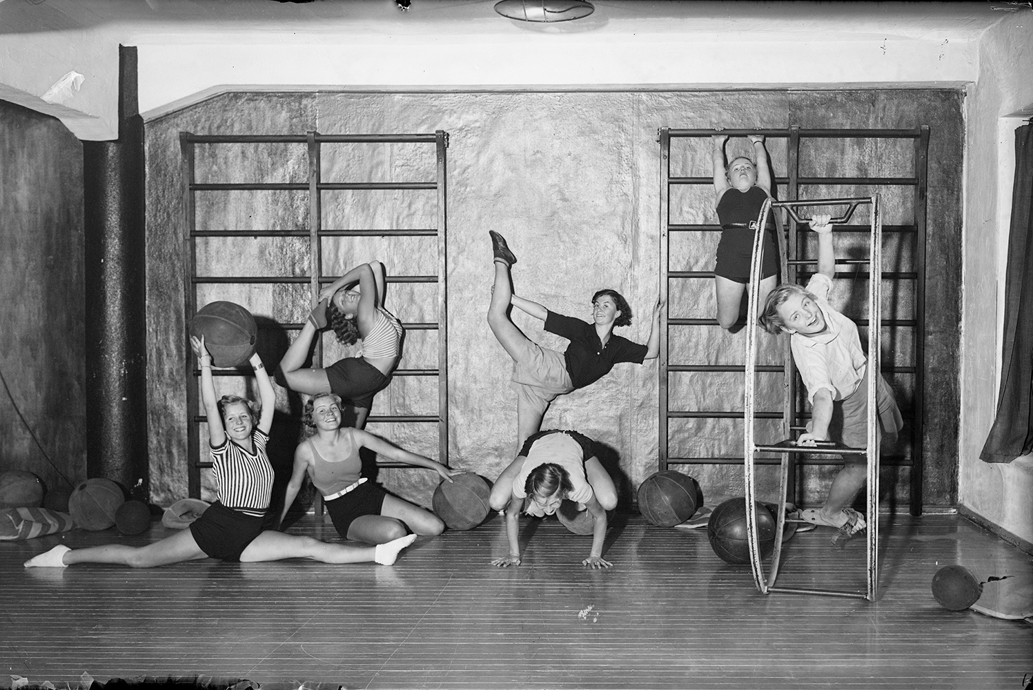 Esther Langberg, Willy Bjørnebys gymnastics lesson, 1935. Collection of Oslo Museum.