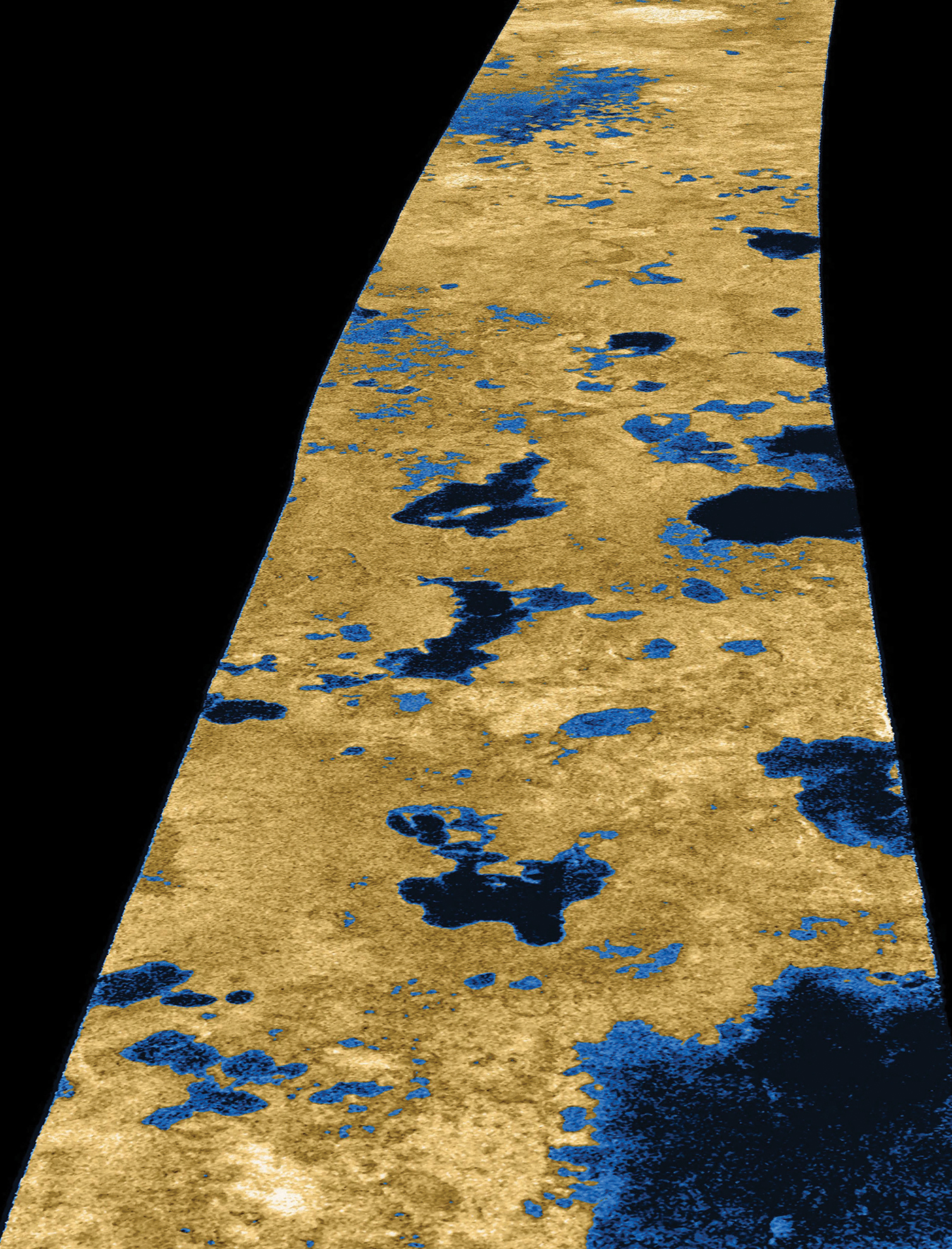 
Eksistensen av hav og innsjøer med flytende metan var forutsett over 20 år tidligere, men det var ikke før Cassini fløy forbi Titan 22. juli 2006 at man fikk bekreftet at disse virkelig eksisterte. Radarbildene viste overbevisende tegn på store områder med flytende materiale. Intensiteten i dette fargelagte radarbildet er proporsjonal med hvor mye av radarsignalet som er reflektert tilbake til romsonden. Innsjøene er flate og reflekterer strålingen vekk fra senderen mens mer ujevnt terreng reflekterer mye av strålingen tilbake. Områder med lite refleksjon er fremhevet med blått, mens områder med mye tilbakestråling er gitt en lysebrun farge.Lambda print (NASA/JPL-Caltech/USGS)