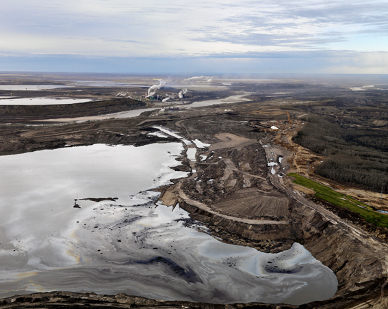 Alberta Oil Sands #9, Fort McMurray, Alberta, Canada, 2007© Edward Burtynsky, courtesy Admira, Milano       