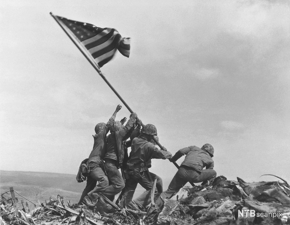 © Joe Rosenthal, Flag Raising on Iwo Jima, 1945. AP / NTB Scanpix