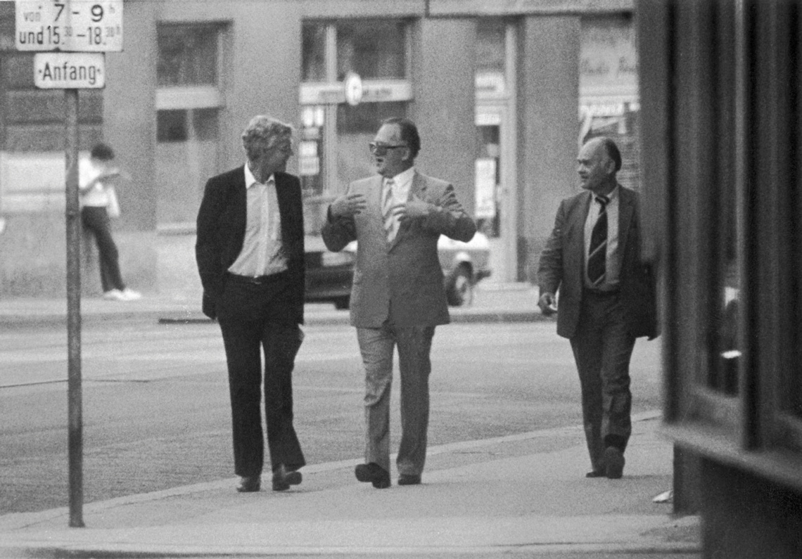 Politiets overvåkningstjeneste, Arne Treholt, Gennadij Titov og Aleksandr Lopatin fotografert i Wien 20. august 1983 / PST / SCANPIX. 