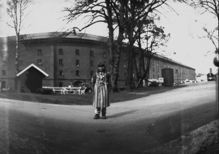 Barnas fotodag 2016.Bilde tatt med en malingsboks som kamera. Gruppe 3.
