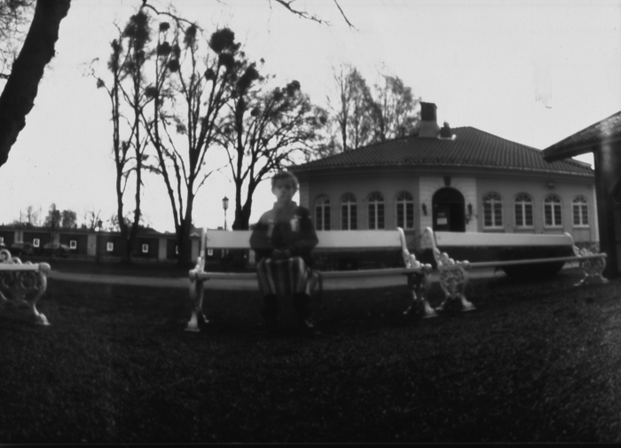 Barnas fotodag 2016.Bilde tatt med en malingsboks som kamera. Gruppe 1.