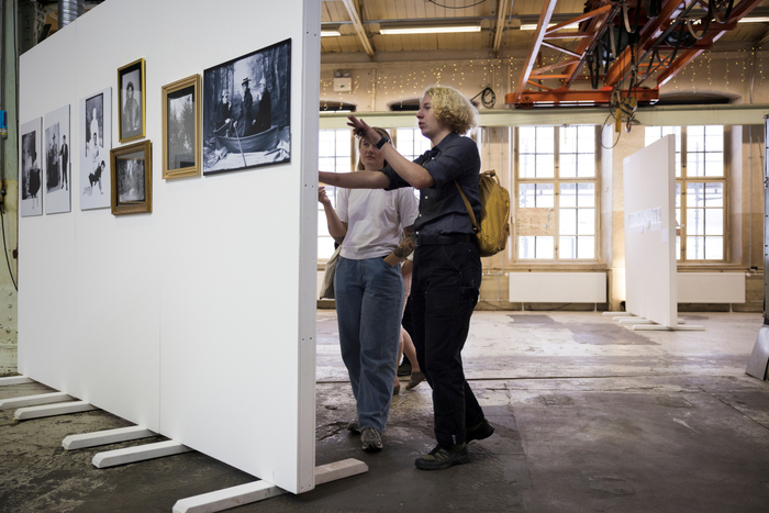 Fra Juryert utstilling på Fotografiets dag 2022 (foto: Ingrid Aas/Preus museum)
