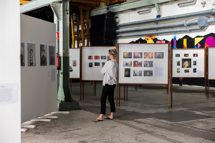 Fra Juryert utstilling på Fotografiets dag 2022 (foto: Ingrid Aas/Preus museum)